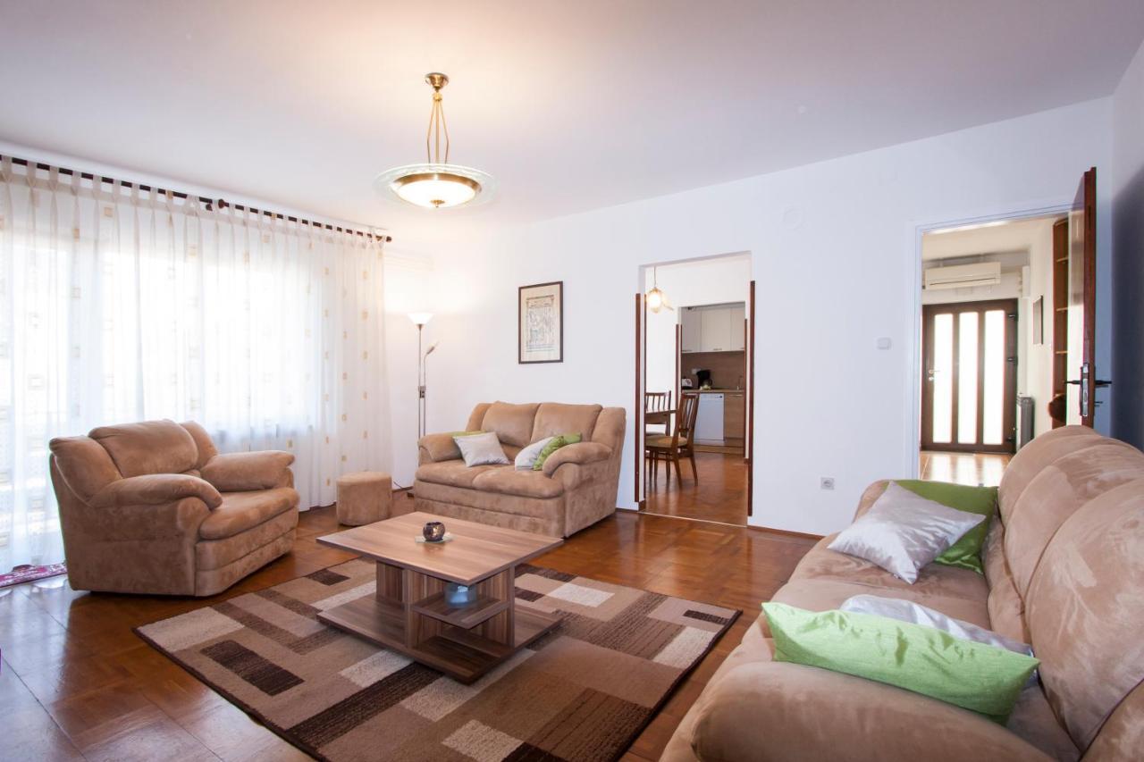 Apartment Nola By Rent Istria Porec Esterno foto