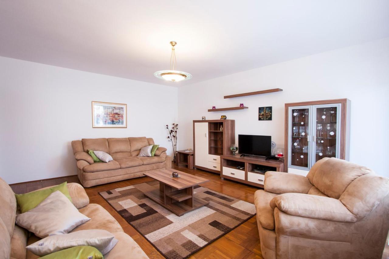 Apartment Nola By Rent Istria Porec Esterno foto