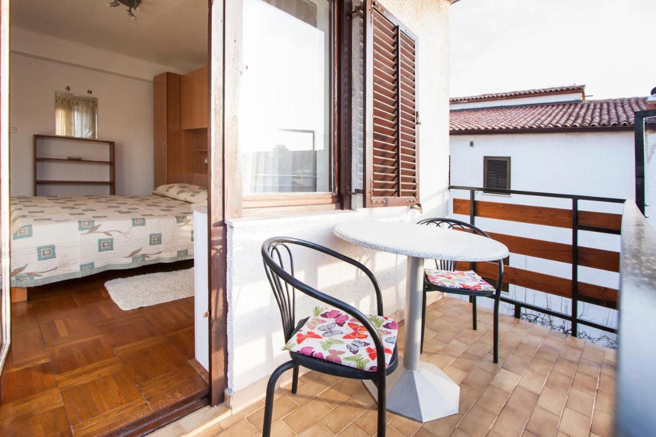 Apartment Nola By Rent Istria Porec Esterno foto