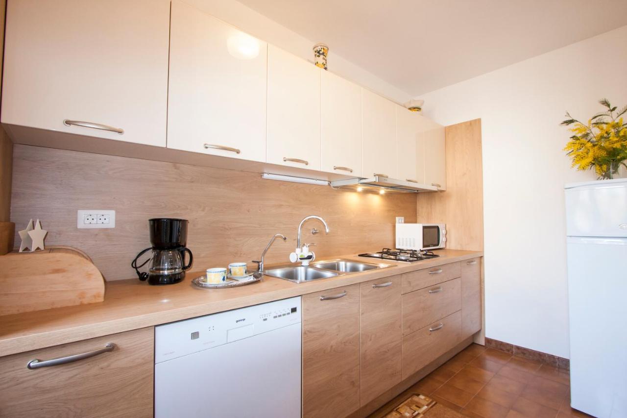 Apartment Nola By Rent Istria Porec Esterno foto